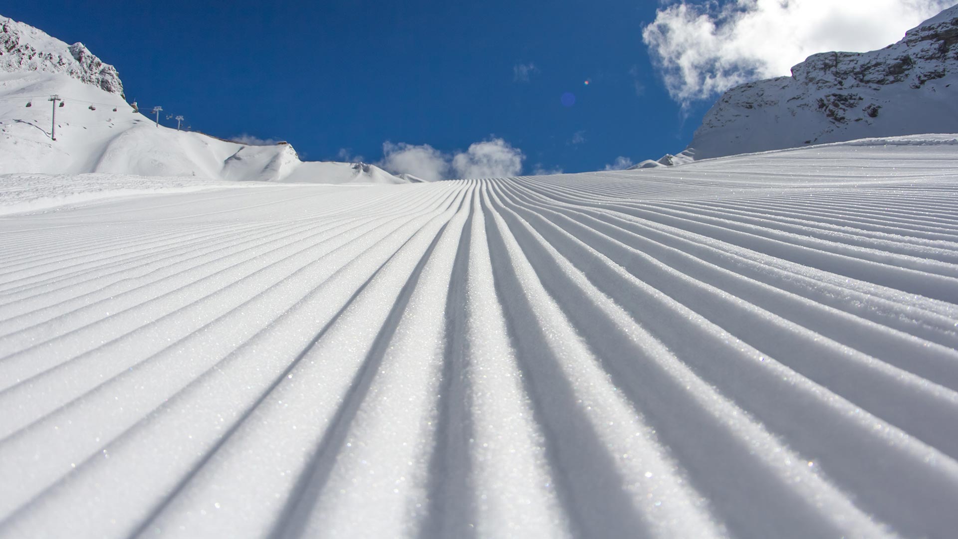 A corduroy piste